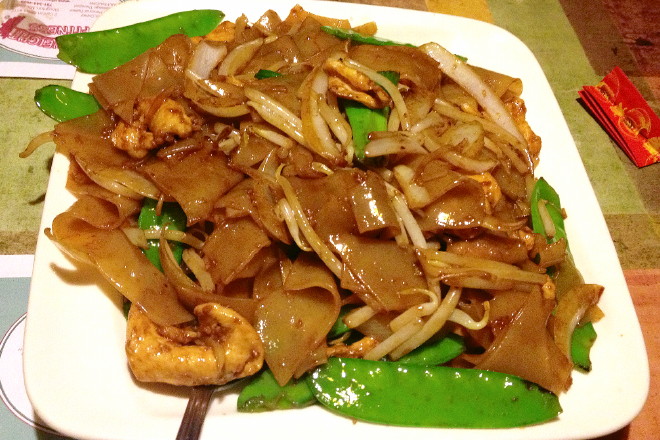 photo of chicken chow foon from Cheng Du, Stoughton, MA