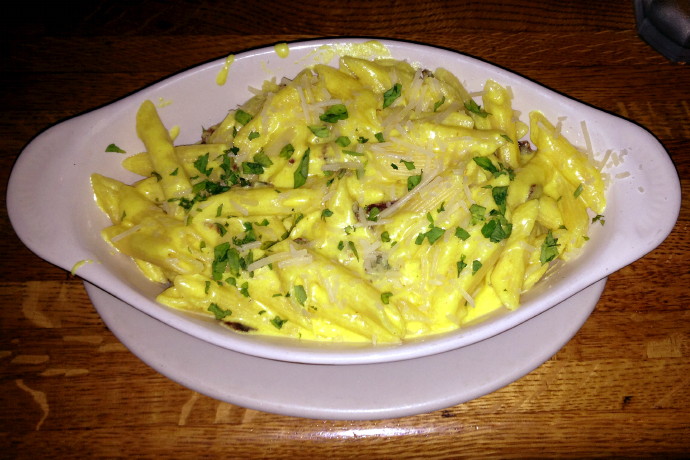 photo of macaroni and cheese from the People's Pint, Greenfield, MA