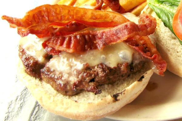 photo of bacon cheeseburger from Arvad's, Waterbury, VT