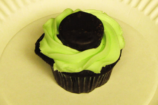 photo of grasshopper cupcake from Cakes Bakery and Cafe, Arlington, MA