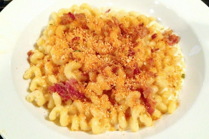 photo of macaroni and cheese (with bacon) from City Streets, Waltham, MA