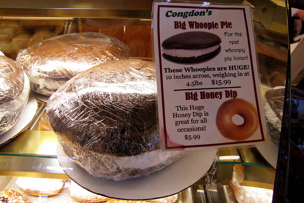 photo of big whoopie pie from Congdon's Doughnuts, Wells, ME