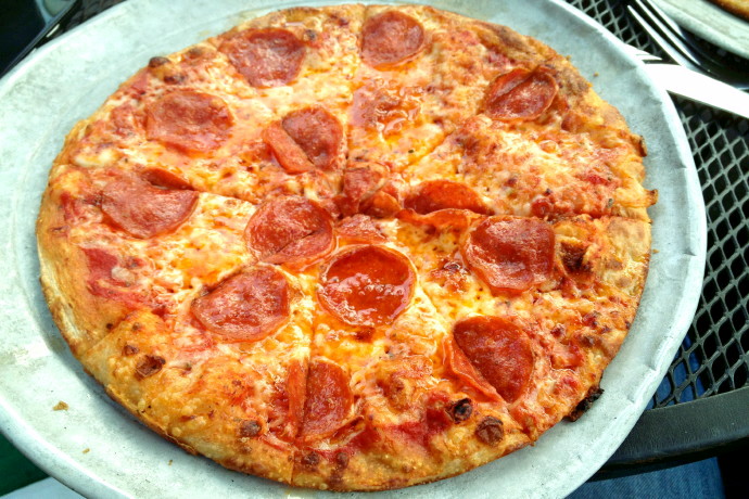 photo of pepperoni pizza from Darcy's Village Pub, Quincy, MA (from hiddenboston.com)