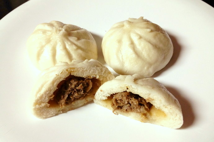 photo of steamed beef with minced onion buns from Dumpling Daughter, Weston, MA