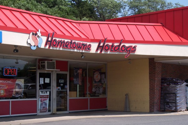 photo of Hometowne Hotdogs, Framingham, MA