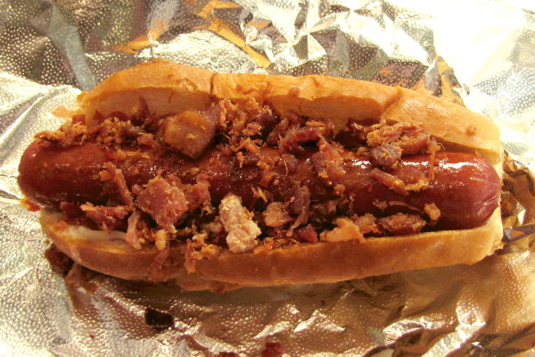 photo of hot dog from Kell's Kreme/Popo's Hot Dogs, Swampscott, MA