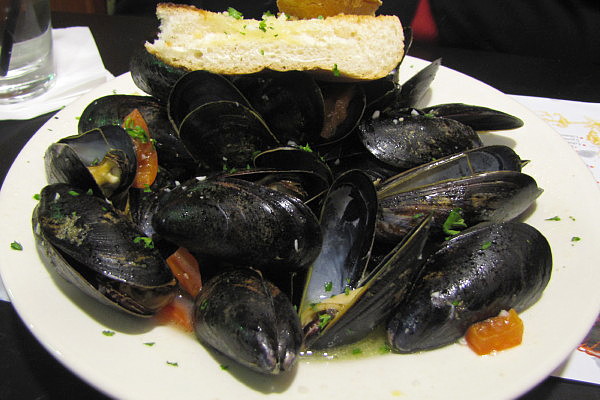 photo of mussels bianco from Louis, Quincy, MA