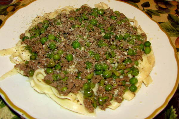 photo of fettucine with ground beef and peas from Maria Di Napoli Ristorante, Newton, MA
