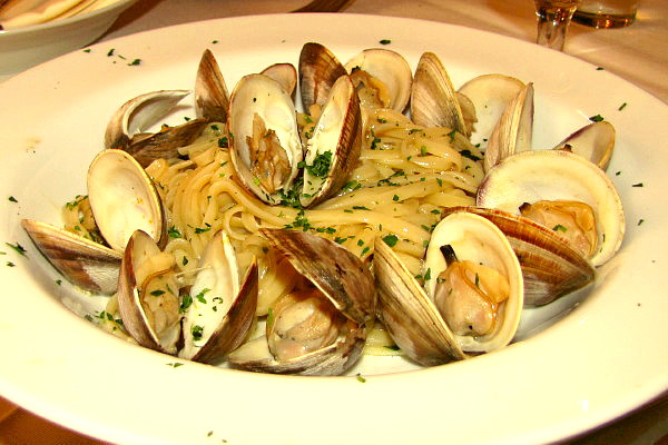 photo of linguini con vongole from Vecchia Roma, Newton, MA