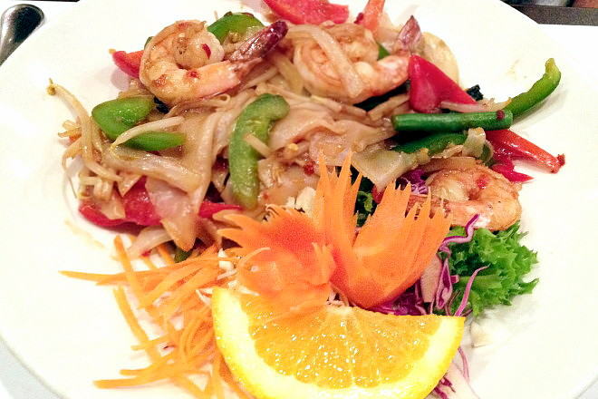 photo of drunken noodles from Zenna Noodle Bar, Brookline, MA